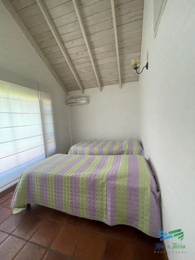 Casa ID.4625 - En venta casa de 4 dormitorios con piscina en el Golf, Punta del Este.