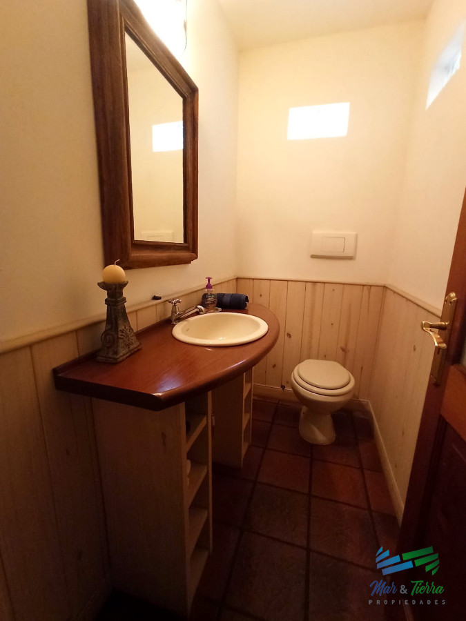 Casa ID.4625 - En venta casa de 4 dormitorios con piscina en el Golf, Punta del Este.