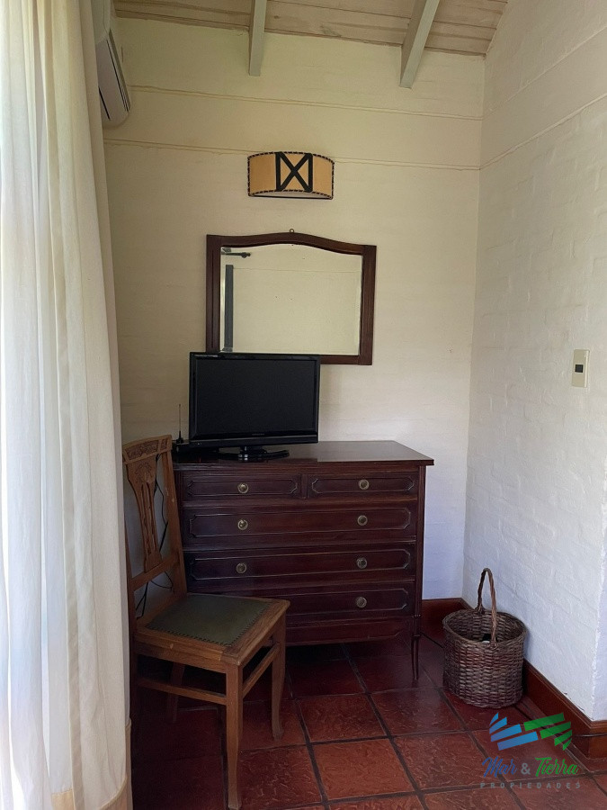 Casa ID.4625 - En venta casa de 4 dormitorios con piscina en el Golf, Punta del Este.