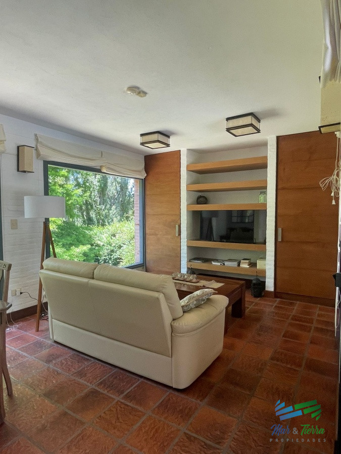 Casa ID.4625 - En venta casa de 4 dormitorios con piscina en el Golf, Punta del Este.