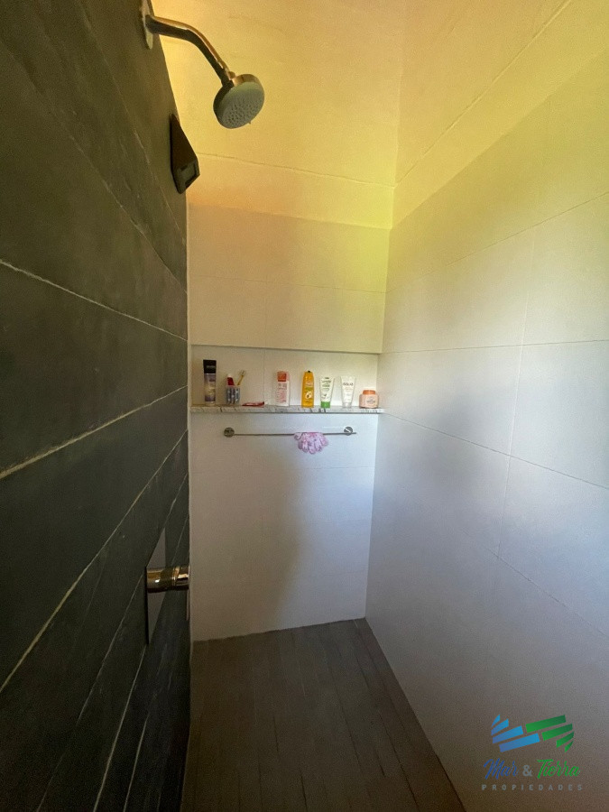 Casa ID.4625 - En venta casa de 4 dormitorios con piscina en el Golf, Punta del Este.