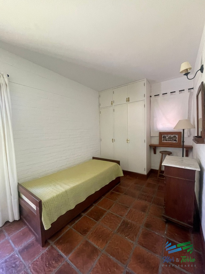 Casa ID.4625 - En venta casa de 4 dormitorios con piscina en el Golf, Punta del Este.