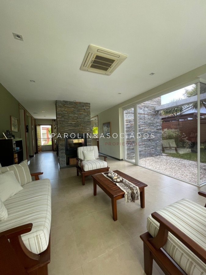 casa en venta de 3 dormitorios en playa mansa, punta del este.  - jpa9467c