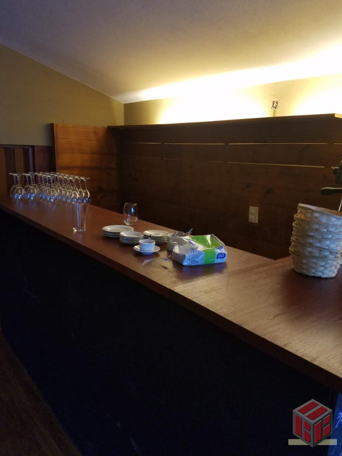 Local Comercial ID.8860 - Local en Punta del Este, Península