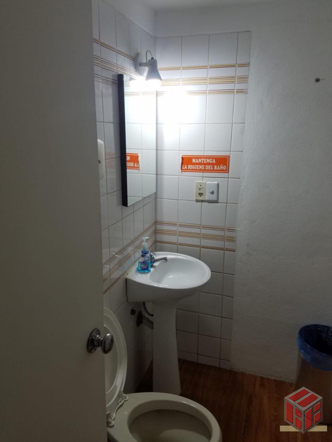 Local Comercial ID.8860 - Local en Punta del Este, Península