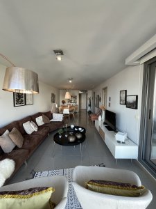 Departamento de 2 dormitorios en suite, amplio. Financia a 3 años.