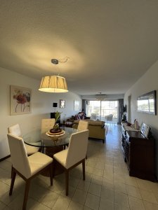 Departamento de 2 dormitorios en venta en Punta del Este. Parquemar R