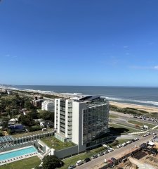 Apartamento de 2 dormitorios en suite en venta en Torre Look Brava, Playa Brava. Punta del Este.
