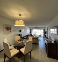 Departamento de 2 dormitorios en venta en Punta del Este. Parquemar R