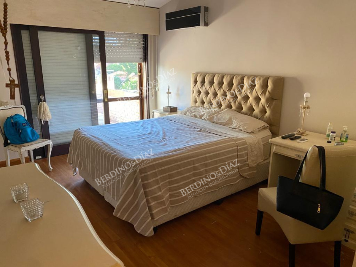 Casa ID.2735 - Venta en Mansa de 4 dormitorios en Playa Mansa