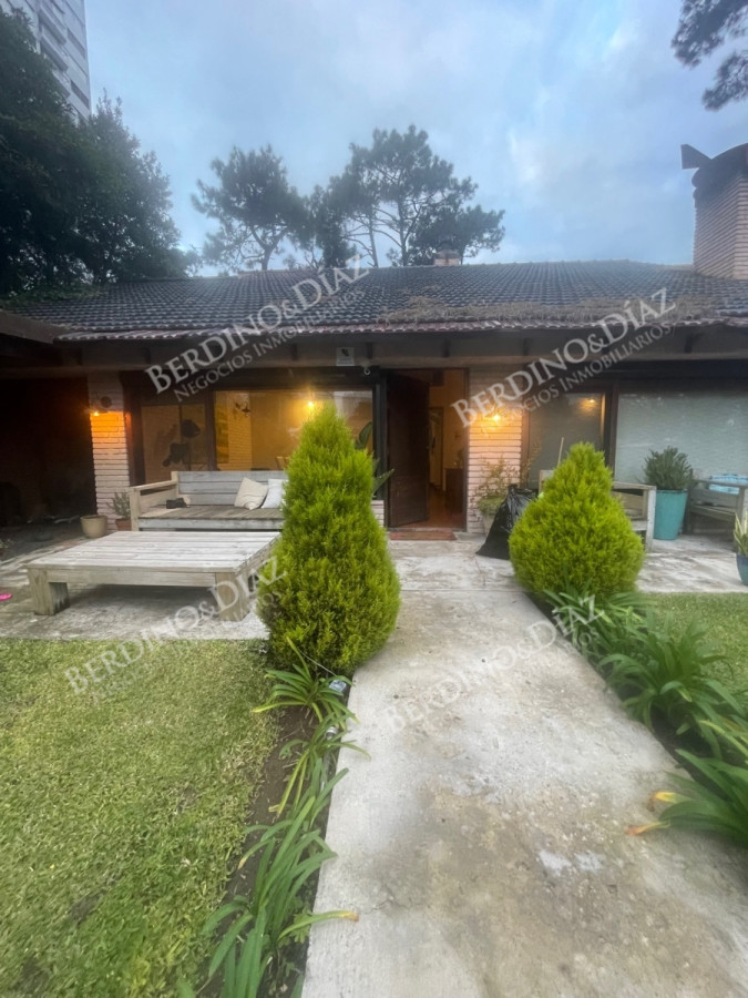 Casa ID.2735 - Venta en Mansa de 4 dormitorios en Playa Mansa