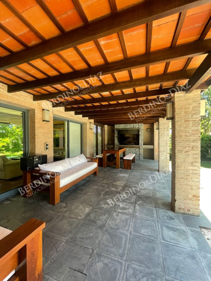 Casa ID.2734 - Venta chalet Golf. 4 Dormitorios,  piscina.