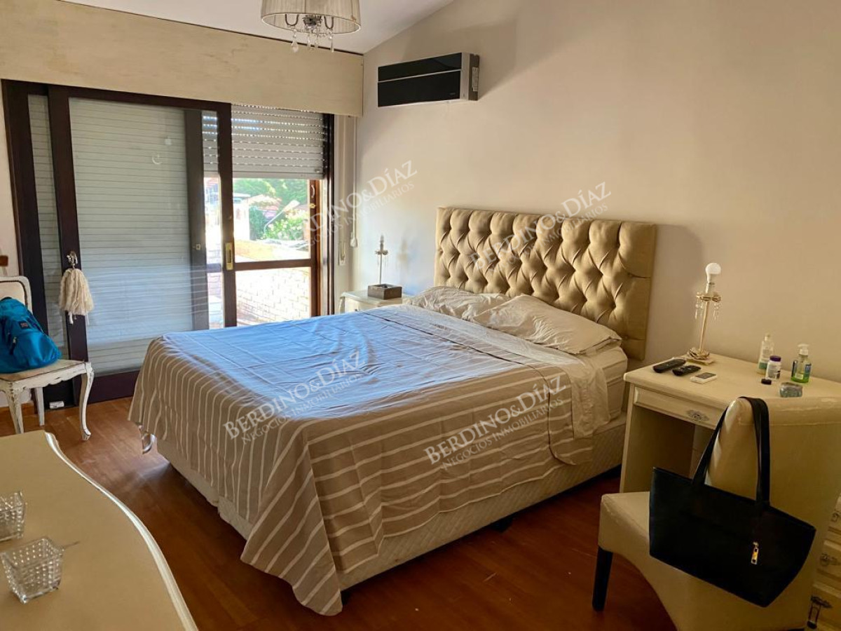 Casa ID.2735 - Venta en Mansa de 4 dormitorios en Playa Mansa
