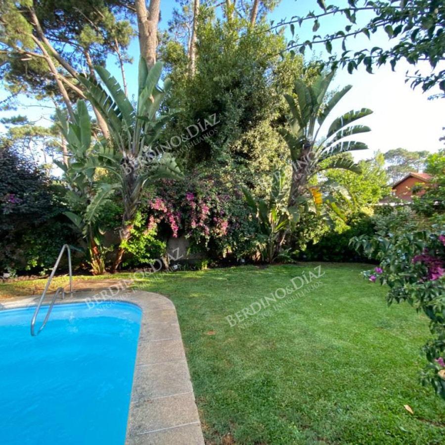 Casa ID.2735 - Venta en Mansa de 4 dormitorios en Playa Mansa