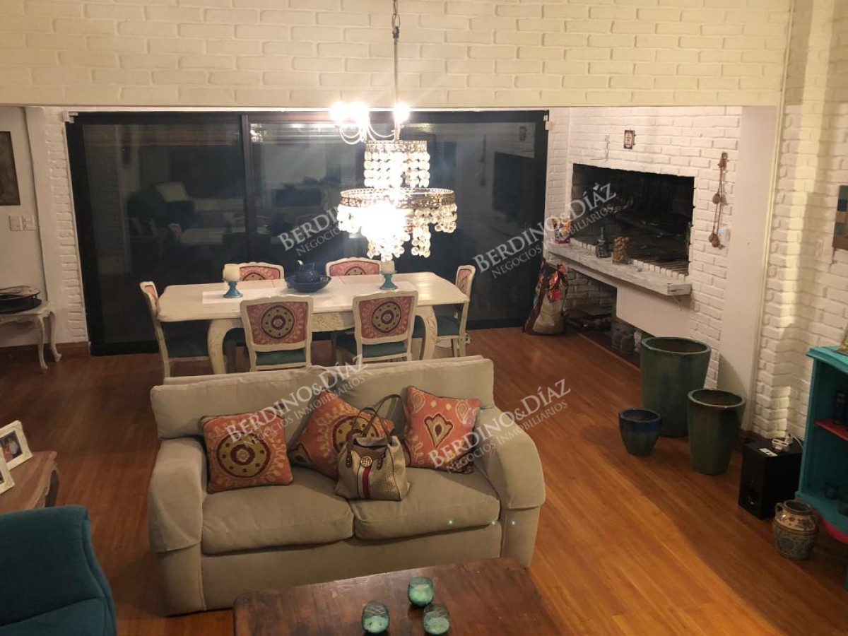 Casa ID.2735 - Venta en Mansa de 4 dormitorios en Playa Mansa