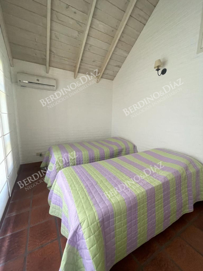 Casa ID.2734 - Venta chalet Golf. 4 Dormitorios,  piscina.