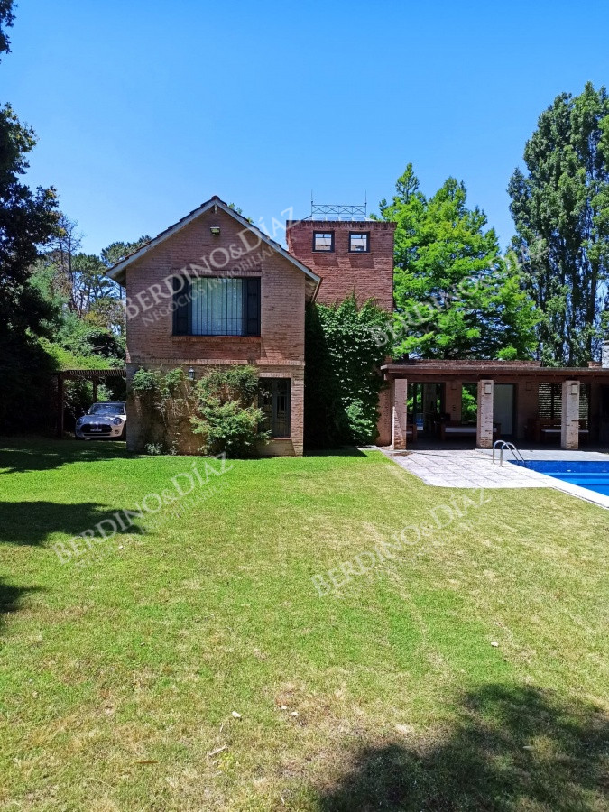Casa ID.2734 - Venta chalet Golf. 4 Dormitorios,  piscina.