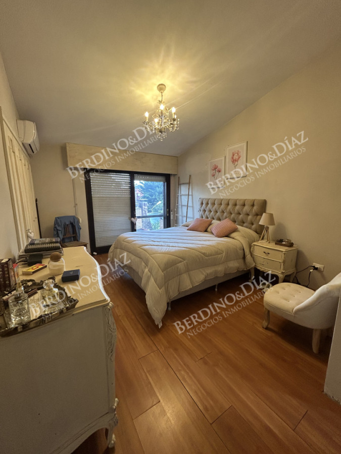 Casa ID.2735 - Venta en Mansa de 4 dormitorios en Playa Mansa