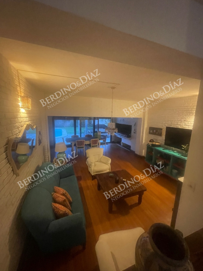 Casa ID.2735 - Venta en Mansa de 4 dormitorios en Playa Mansa
