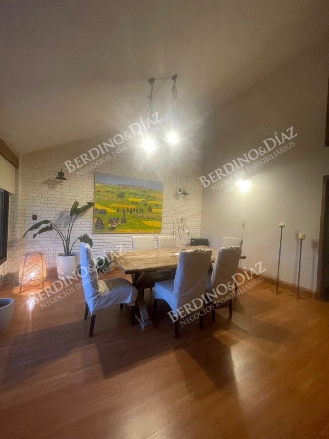 Casa ID.2735 - Venta en Mansa de 4 dormitorios en Playa Mansa