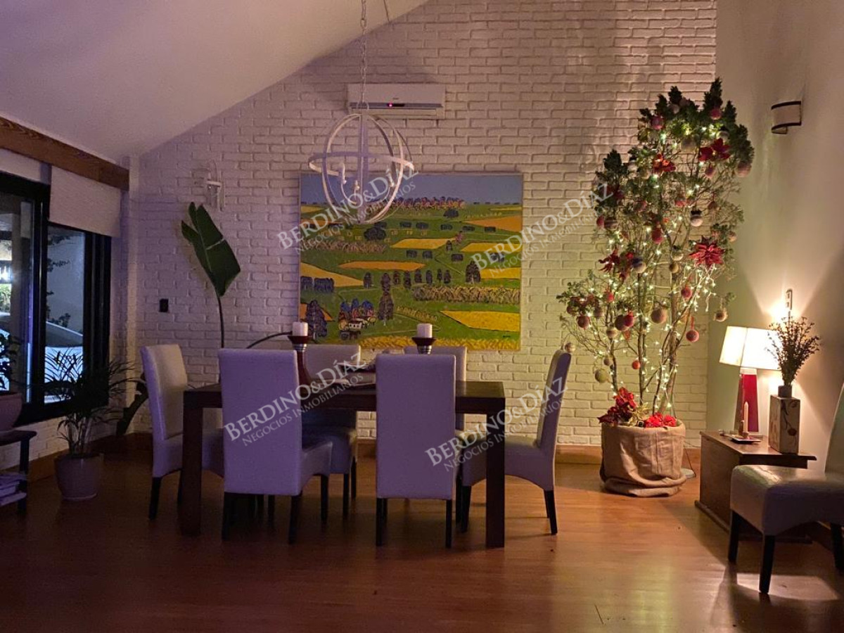 Casa ID.2735 - Venta en Mansa de 4 dormitorios en Playa Mansa