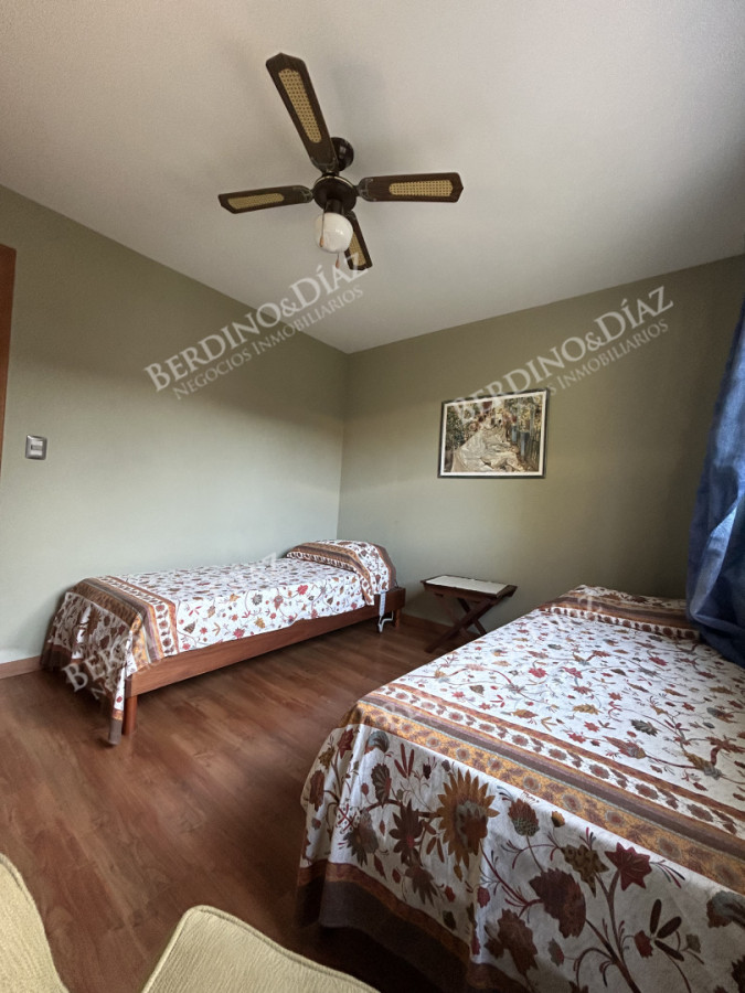 Casa ID.2736 - Venta. Casa en Playa Mansa. 3 Dormitorios. Excelente calidad constructiva.