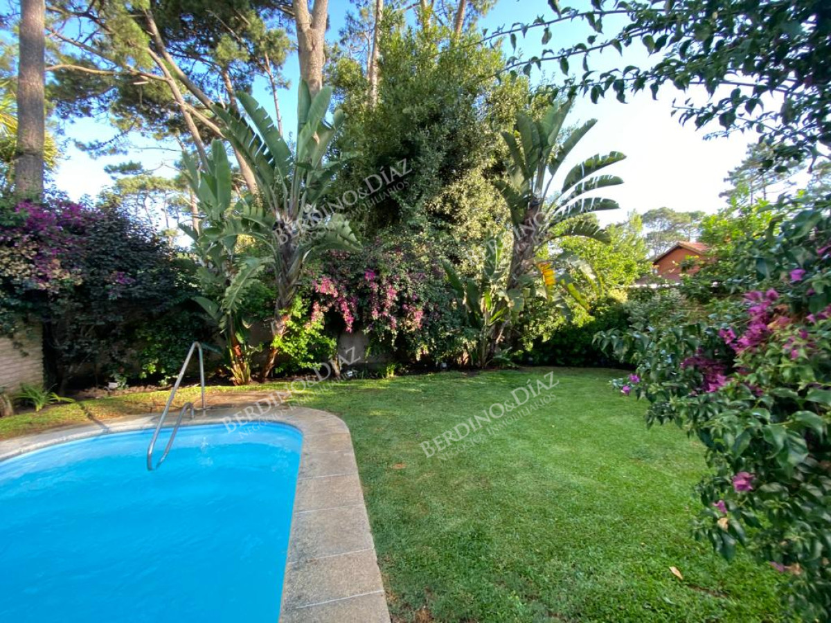 Casa ID.2735 - Venta en Mansa de 4 dormitorios en Playa Mansa