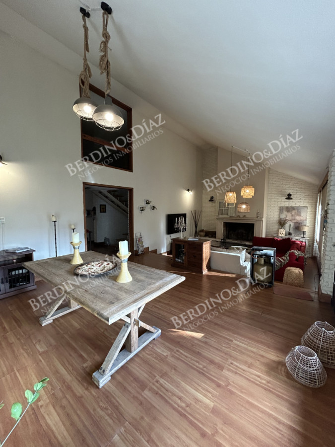 Casa ID.2735 - Venta en Mansa de 4 dormitorios en Playa Mansa