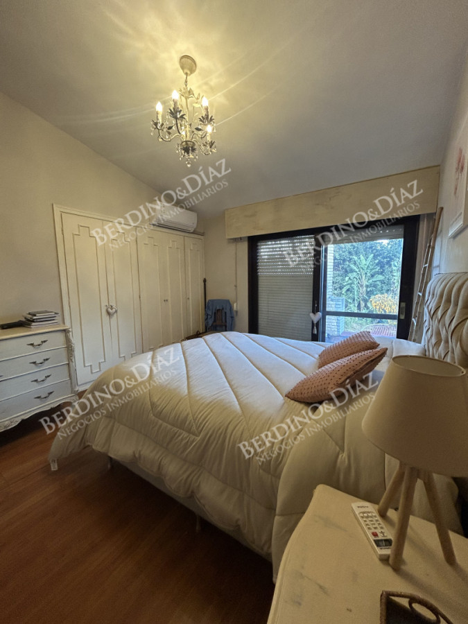 Casa ID.2735 - Venta en Mansa de 4 dormitorios en Playa Mansa