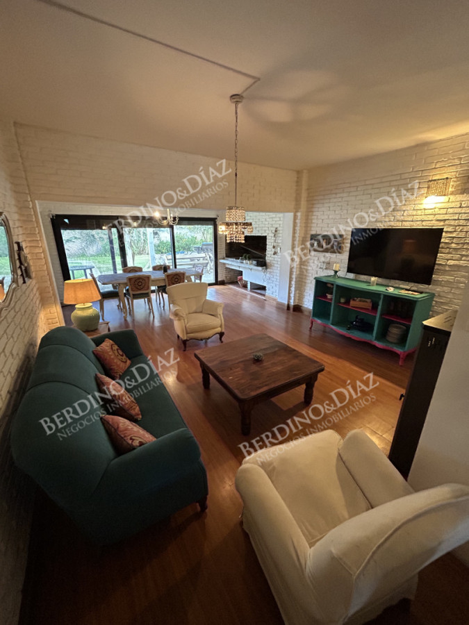 Casa ID.2735 - Venta en Mansa de 4 dormitorios en Playa Mansa