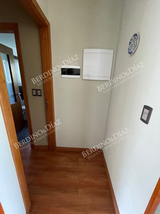Casa ID.2736 - Venta. Casa en Playa Mansa. 3 Dormitorios. Excelente calidad constructiva.
