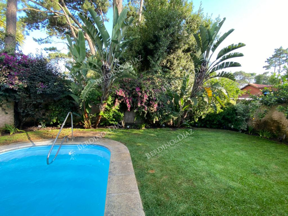 Casa ID.2735 - Venta en Mansa de 4 dormitorios en Playa Mansa