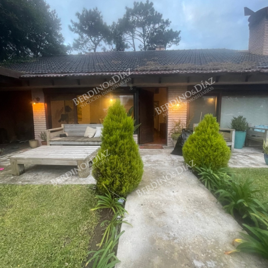 Casa ID.2735 - Venta en Mansa de 4 dormitorios en Playa Mansa