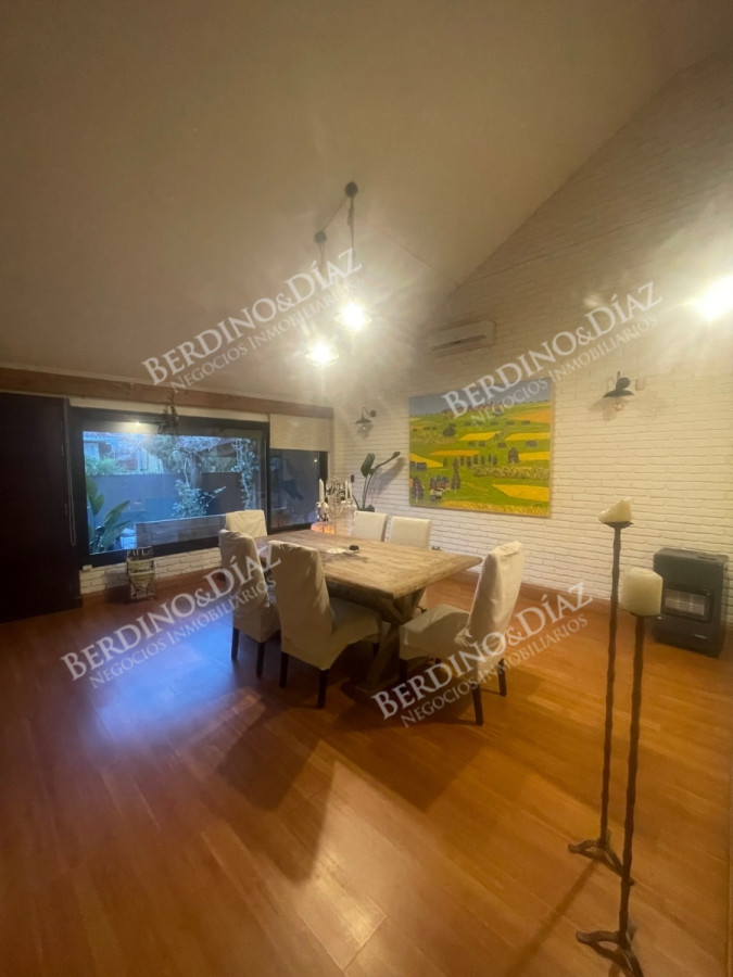 Casa ID.2735 - Venta en Mansa de 4 dormitorios en Playa Mansa