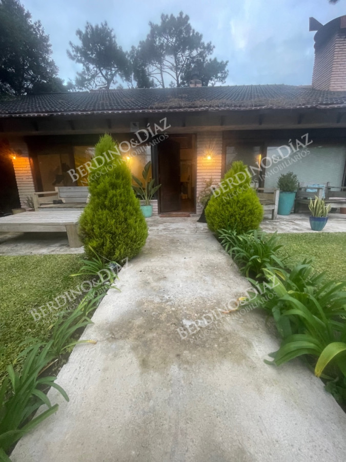 Casa ID.2735 - Venta en Mansa de 4 dormitorios en Playa Mansa