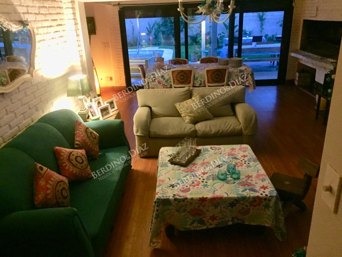 Casa ID.2735 - Venta en Mansa de 4 dormitorios en Playa Mansa