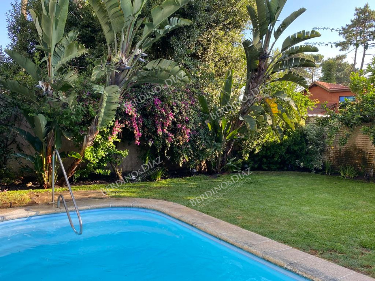 Casa ID.2735 - Venta en Mansa de 4 dormitorios en Playa Mansa