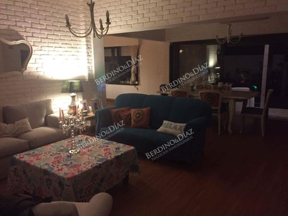 Casa ID.2735 - Venta en Mansa de 4 dormitorios en Playa Mansa