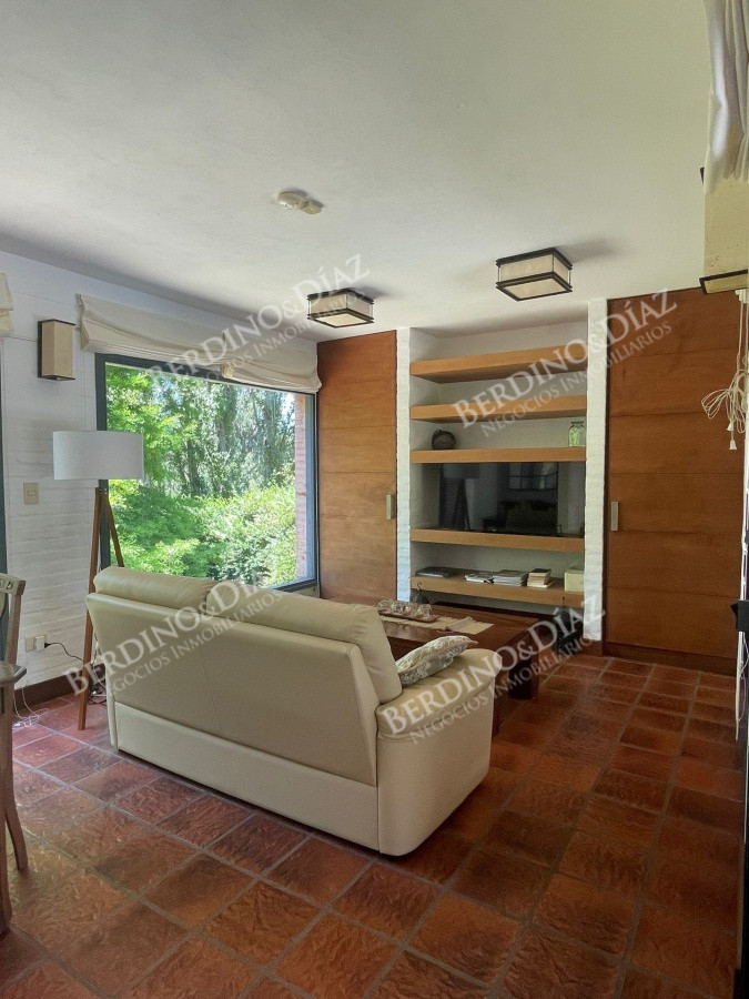 Casa ID.2734 - Venta chalet Golf. 4 Dormitorios,  piscina.