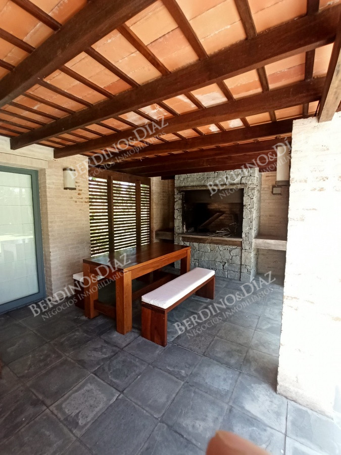 Casa ID.2734 - Venta chalet Golf. 4 Dormitorios,  piscina.