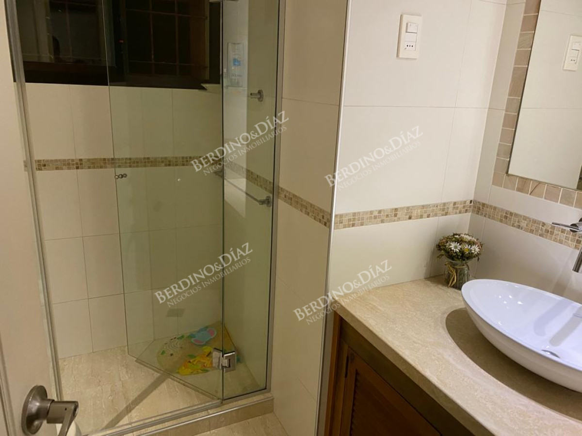 Casa ID.2735 - Venta en Mansa de 4 dormitorios en Playa Mansa