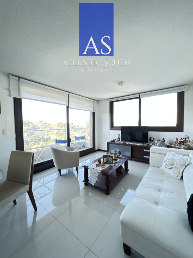 Apartamento de 2 dormitorios en piso alto con servicios Punta del Este