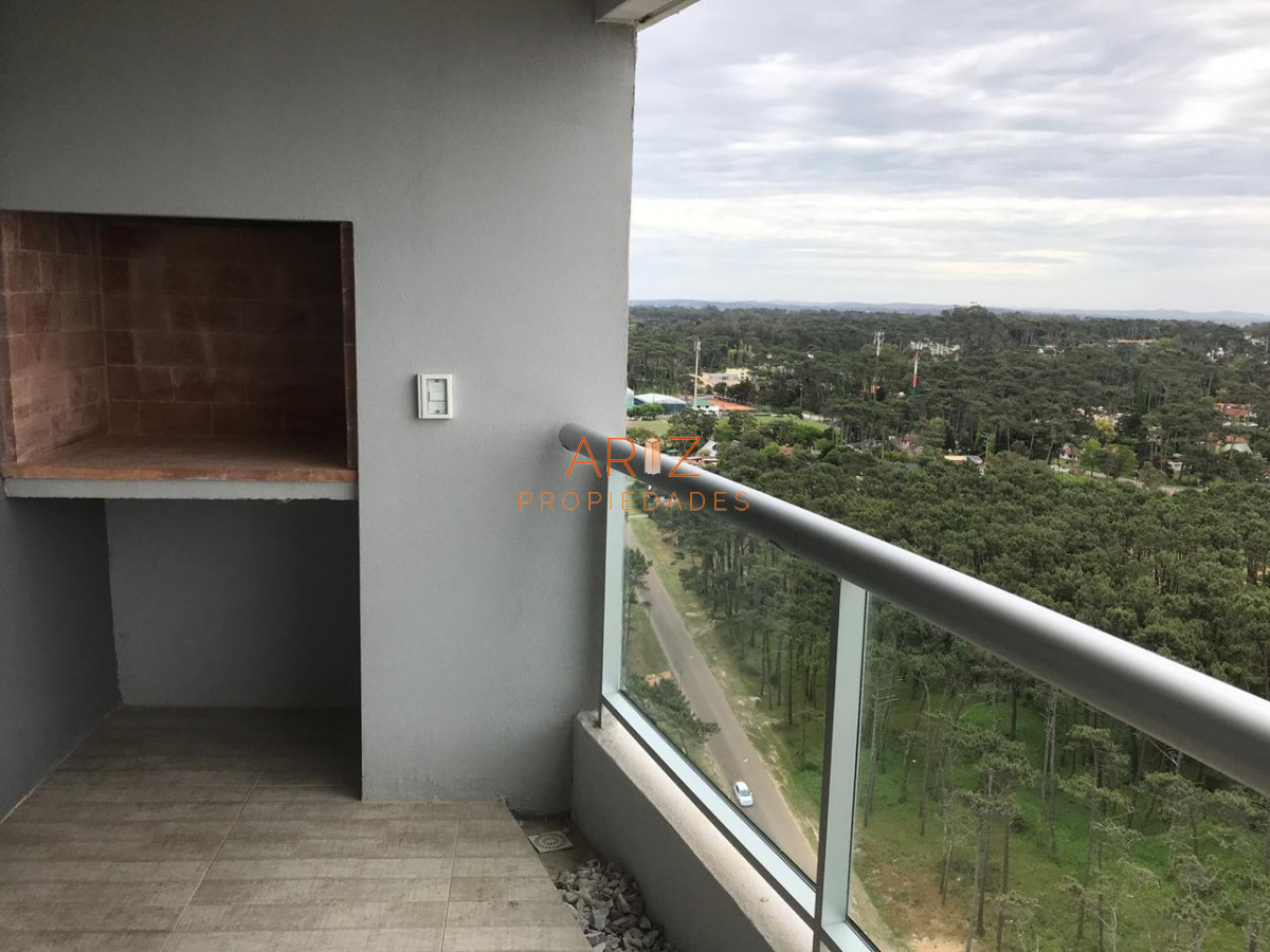 Apartamento ID.1196 - Para brillar en la Parada 10 de Playa Brava - Apartamento de 2 en suite mas dependencia de servicio con baño