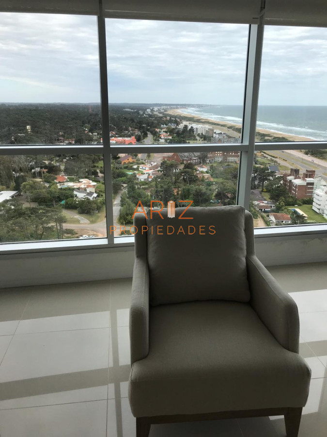 Apartamento ID.1196 - Para brillar en la Parada 10 de Playa Brava - Apartamento de 2 en suite mas dependencia de servicio con baño