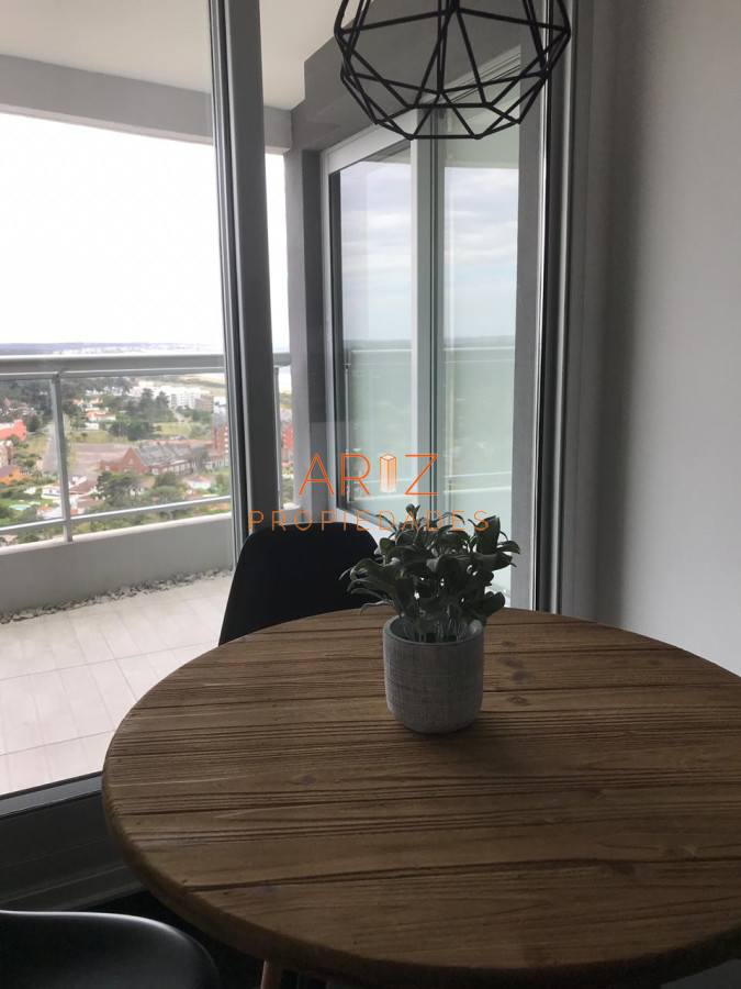 Apartamento ID.1196 - Para brillar en la Parada 10 de Playa Brava - Apartamento de 2 en suite mas dependencia de servicio con baño