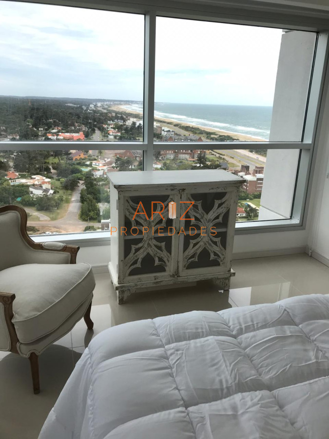 Apartamento ID.1196 - Para brillar en la Parada 10 de Playa Brava - Apartamento de 2 en suite mas dependencia de servicio con baño