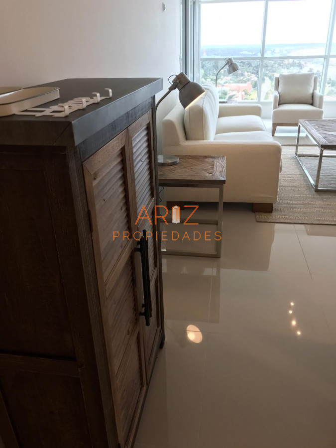 Apartamento ID.1196 - Para brillar en la Parada 10 de Playa Brava - Apartamento de 2 en suite mas dependencia de servicio con baño