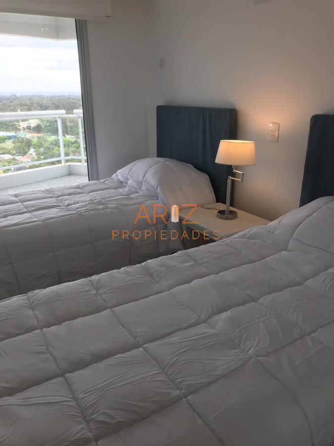 Apartamento ID.1196 - Para brillar en la Parada 10 de Playa Brava - Apartamento de 2 en suite mas dependencia de servicio con baño