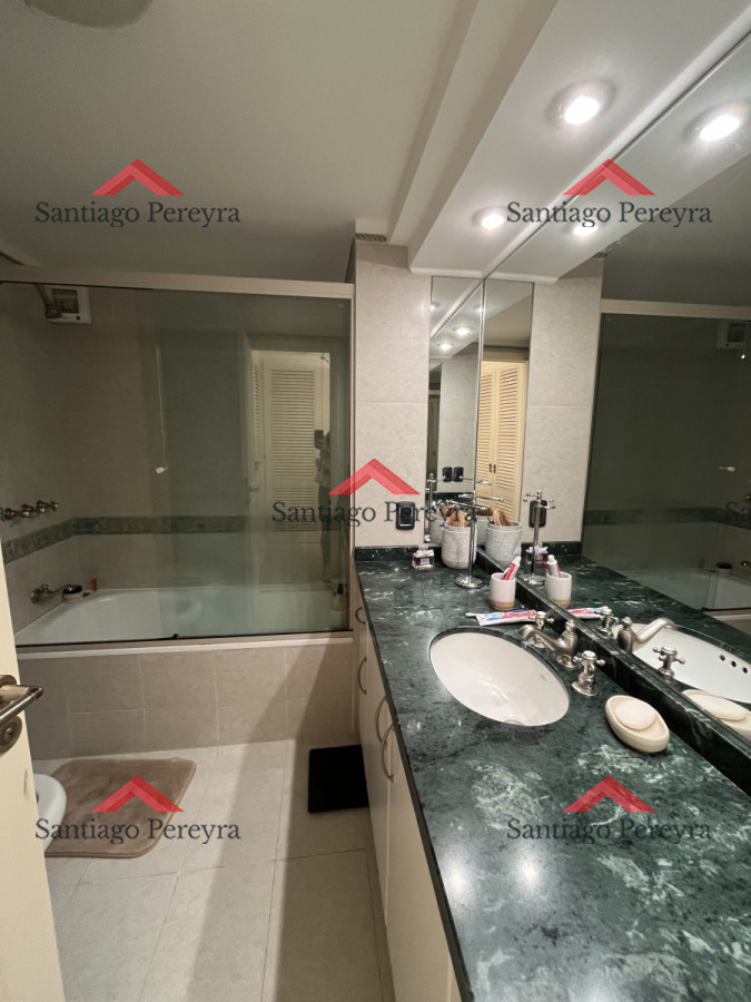Apartamento ID.15008 - Venta 3 dormtorios más servicios - Frente al mar
