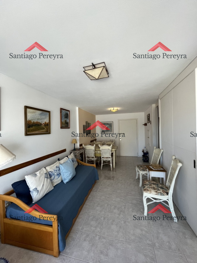 Apartamento ID.6801 - A pasos del Puerto y a metros de la plaza Artigas